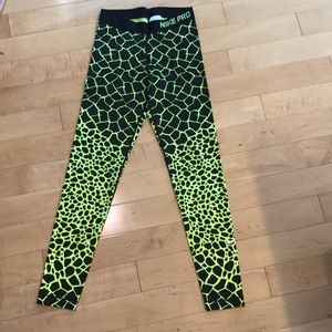 NEW Nike leggings in size M but fits also S!
